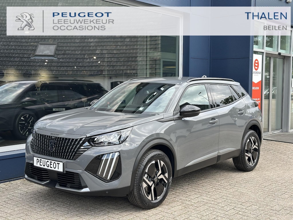 Peugeot 2008 1.2 Hybrid 145 PK Allure | Automaat Hybride | BOUWJAAR 6-2026 DEMO MET €6.000 VOORDEEL | 360 Graden Camera | Dode Hoek Detectie | Parkeersensoren V+A | Hoge Zitpositie | Climate Control | Stoelverwarming | Navigatie via Telefoon | Dakrails | Cruise Control | Apple Carplay & Android Auto draadloos | LED Verlichting | 17" Lichtmetalen Velgen |
