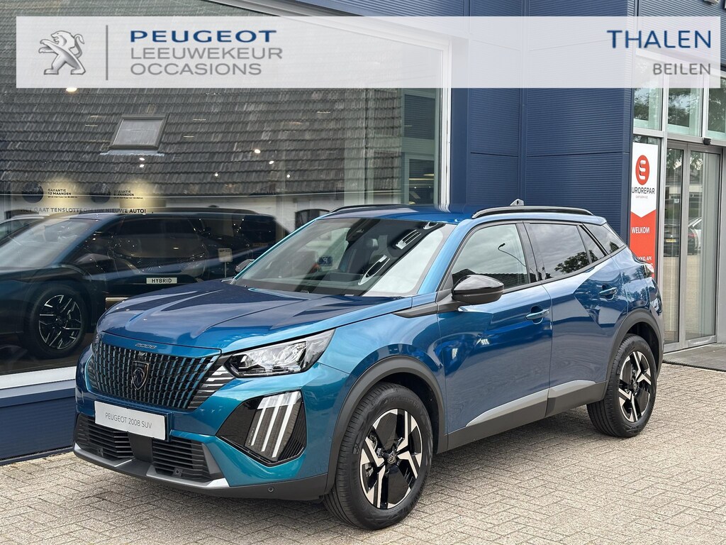 Peugeot 2008 1.2 Hybrid 145 PK Allure | NETTO DEAL | Automaat Hybride | BOUWJAAR 2026 DEMO MET €10.000 VOORDEEL | 360 Graden Camera | Dode Hoek Detectie | Parkeersensoren V+A | Hoge Zitpositie | Climate Control | Stoelverwarming | Navigatie via Telefoon | Dakrails | Cruise Control | Apple Carplay & Android Auto draadloos | LED Verlichting | 17" Lichtmetalen Velgen | Trekhaak mogelijk.