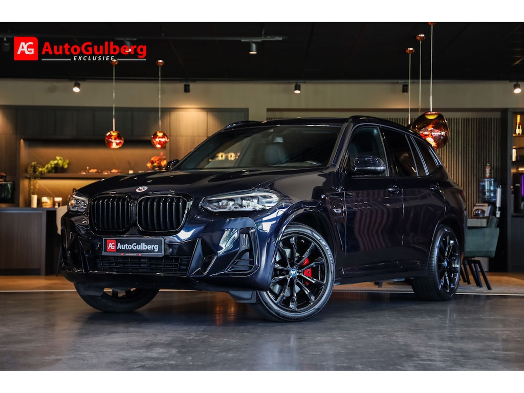 BMW X3 xDrive30e High Exe M 50 Jaar Edition M-Sport Facelift Sportstoelen Leder, Panoramadak, Variabele Sportbesturing met verwarmd stuur, Bmw Live Dash+, DAB, Hifi actief+, Spiegel/ Parkeer/ Winter/ Ambiente pakket, Electr. Trekhaak, Lmv.