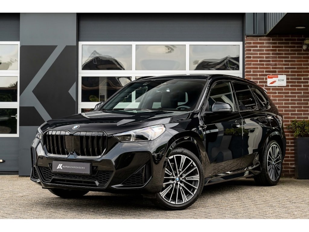 BMW X1 xDrive23i M Sport | Panorama | Driving Ass. Prof. | Trekhaak | 360 Camera | Massage | Harman/Kardon | Head-Up | Memory | 20' Inch |