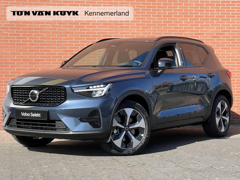 Volvo XC40 2.0 B4 Plus Dark Mild hybrid, Automaat, Panoramadak, Stoel- en stuurverwarming, Park assist voor- en achter, Parkeercamera,