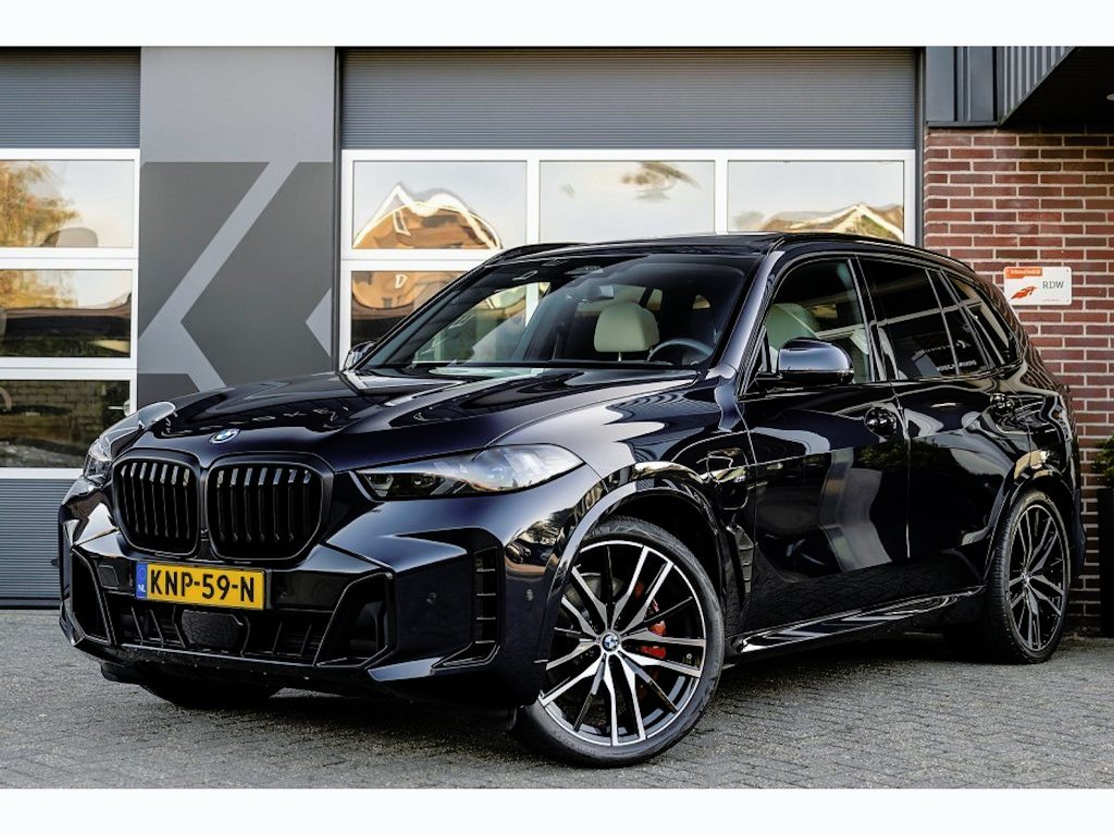 BMW X5 xDrive50e M Sport Pro | Panorama | 4-Wielbest. | Comfort Seats | Trekhaak | 360 Camera | Harman/Kardon | Soft-Close | 22' Inch |