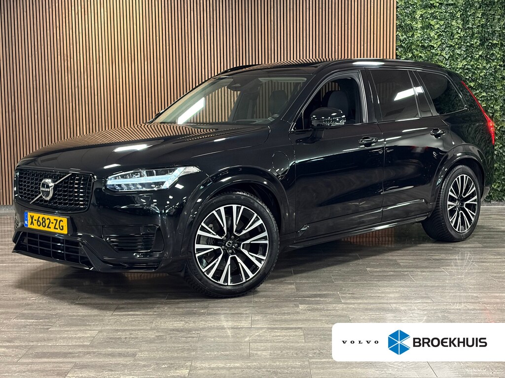 Volvo XC90 T8 AWD Recharge Ultra Dark | Luchtvering | Trekhaak | 360 Camera | Head-Up Display | Harman Kardon | 455pk | Adaptieve Cruise Control | Stoelverwarming voor+achter | Stuurwielverwarming | Schuifdak | Full LED Meesturende koplampen | Pilot Assist | BLIS Dode Hoek Detectie | Alcantara hemelbekleding | Lederen zonnekleppen en handgrepen | Elektrische voorstoelen geheugen | Lederen bekleding | Zitting verlenging voorstoelen | Lederen dashboard | 20 Inch | Google Infotainment | Keyless Drive | Privacy Glass | Elektrisch bedienbare achterklep | Geïntegreerd kinderzitje achterin | Geïntegreerde zongordijnen achterportieren | Verlichte instaplijsten | 7-Persoons | 4-Zone Climate Control | DAB Radio | Apple Carplay/Android Auto | Alarm Klasse III | Onyx Black Metallic |