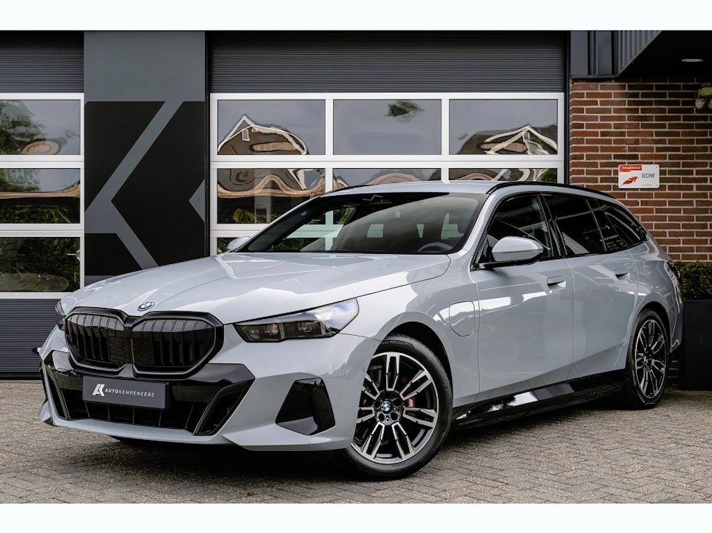BMW 5-Serie 530e xDrive M Sport Pro | Driving Ass. + | Trekhaak | Harman/Kardon | Stuurverwarming |