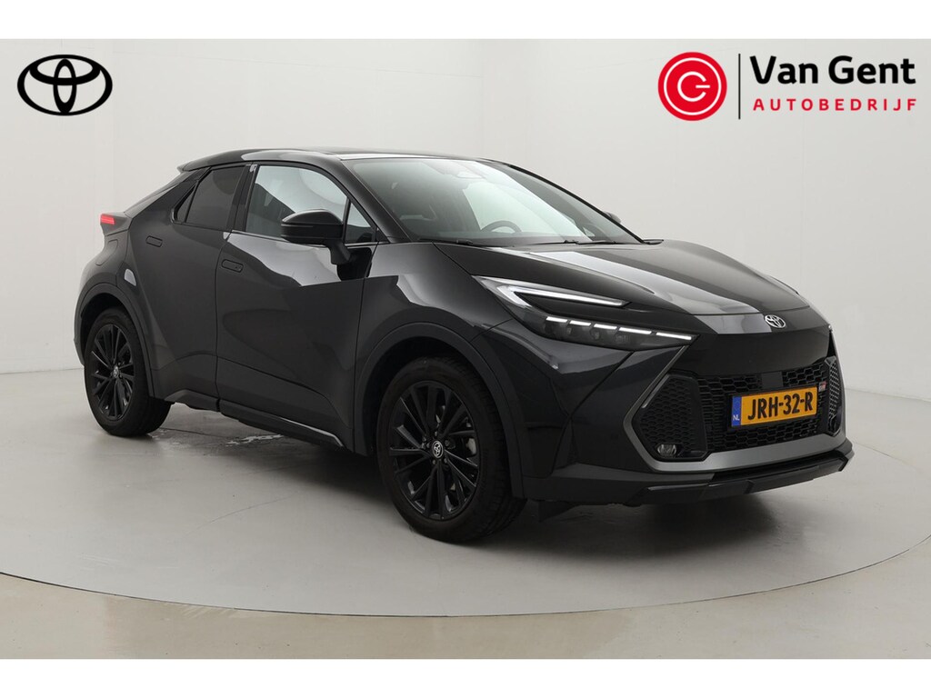 Toyota C-HR / C-HR+ 2.0 Plug-in Hybrid 220 Black Edition | Warmtepomp | Apple Carplay / Android Auto | Stoel-/stuurverwarming | Head-up display | Dodehoek detectie | JBL | 19 inch