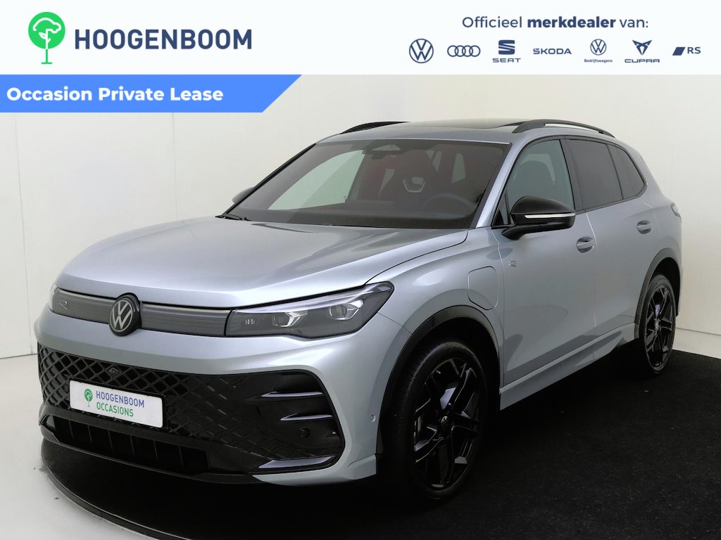 Volkswagen Tiguan 1.5 eHybrid R-Line Edition | SoH 100% | Panoramadak | Trekhaak | Head-up display | Black style | Adaptieve demping | Parkeerassistent | Stoelverwarmingv voor en achter |