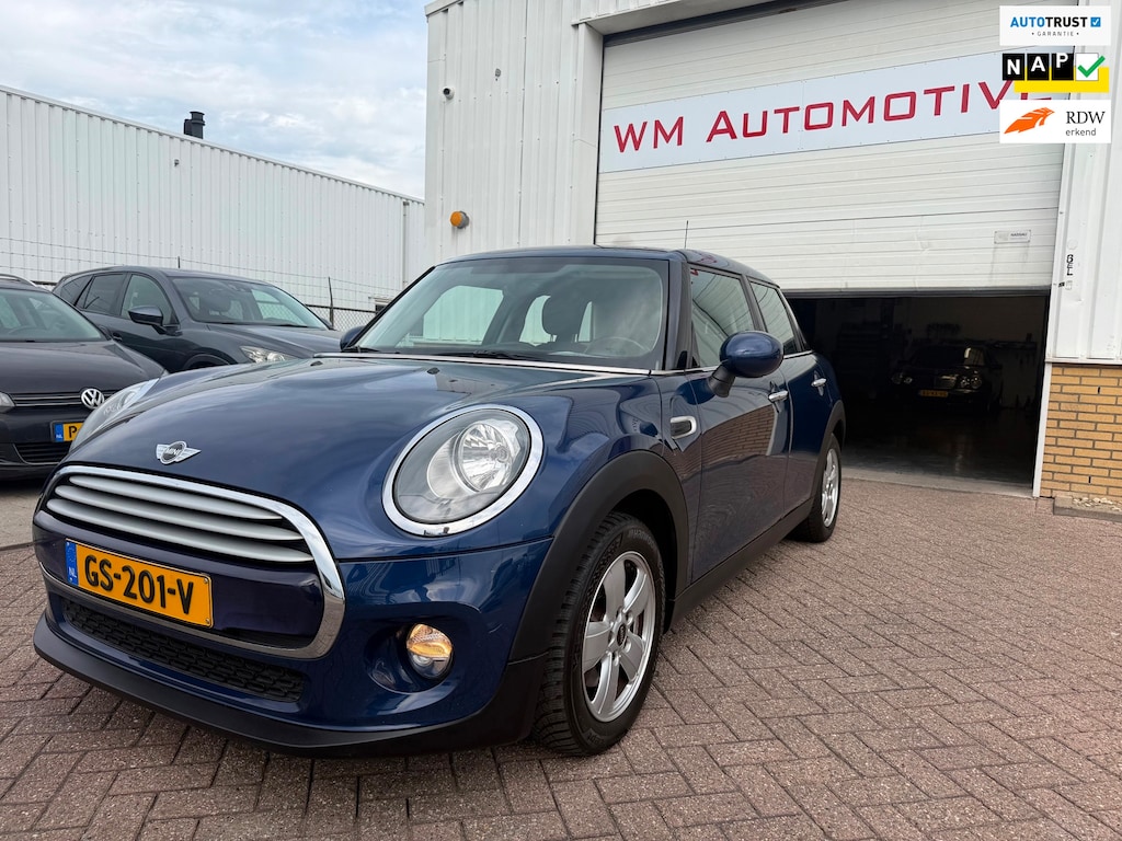MINI Cooper 5-Deurs 1.5 Business airco APK T/M 13-8-2027
