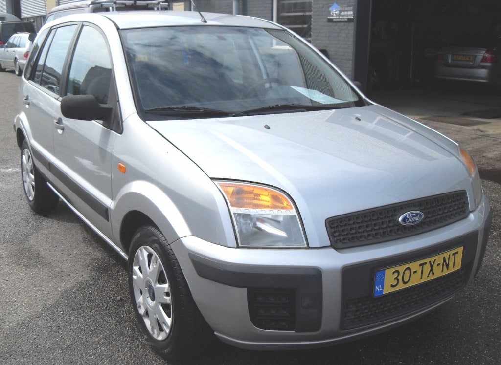Ford Fusion 1.6 16V Trend AUTOMAAT, AUTO IS GAS EN HANDGESCHAKE deze auto is geschikt voor gehandicapte mensen .LD AANGEPAST airco