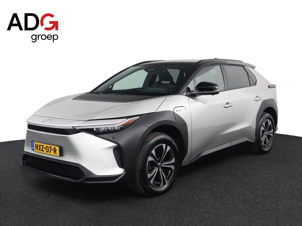 Toyota BZ4X Dynamic 71 kWh | Panoramadak | Stoelverwarming | 360 graden camera | SOH 98% | 10 jaar Batterij Garantie |