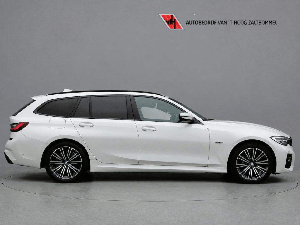 BMW 3-Serie Touring 330e High Executive M-SPORT SHADOW PANORAMADAK MEMORY 360-CAMERA KEY-LESS CARPLAY TREKHAAK