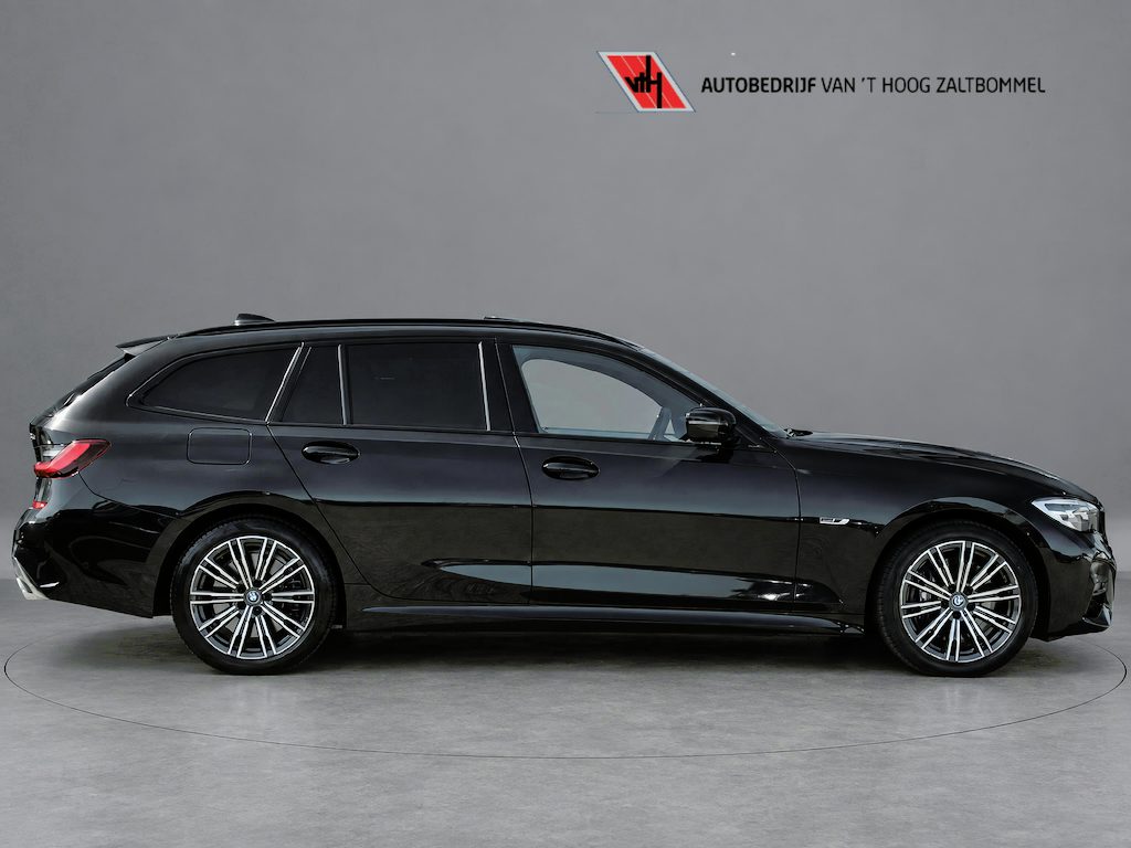 BMW 3-Serie Touring 330e High Executive M-SPORT PANORAMADAK MEMORY KEY-LESS CAMERA CARPLAY