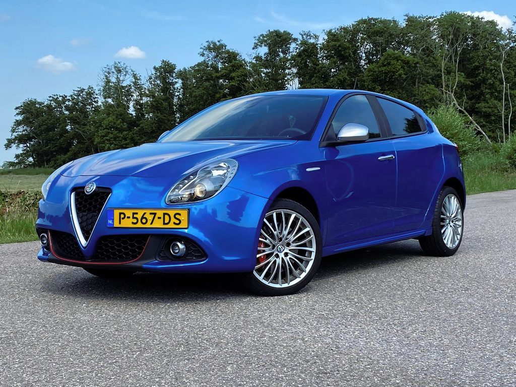 Alfa Romeo Giulietta 1.4 Turbo / Unieke Staat!! / Airco / Navigatie / Rood Leder / PDC / Led Verlichting / LM-Velgen /