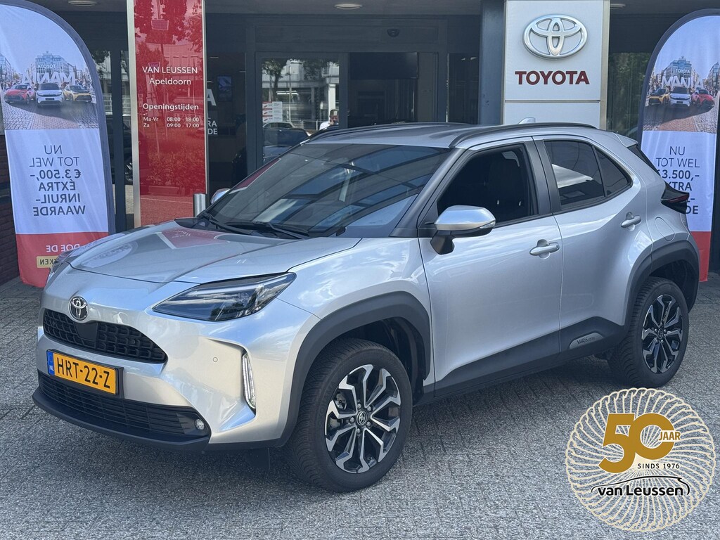 Toyota Yaris Cross 1.5 Hybrid 115 First Edition FACELIFT NL-AUTO 17'' LM-VELGEN BLIND SPOT SENSOREN STOEL-STUURWIEL VERW APPLE/ANDROID KEYLESS AD-CRUISE BLUETOOTH