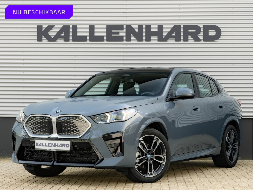 BMW IX2 eDrive20 M-Sport - Pano - Trekhaak - Memoryzetel - Stuurwiel Verwarmd