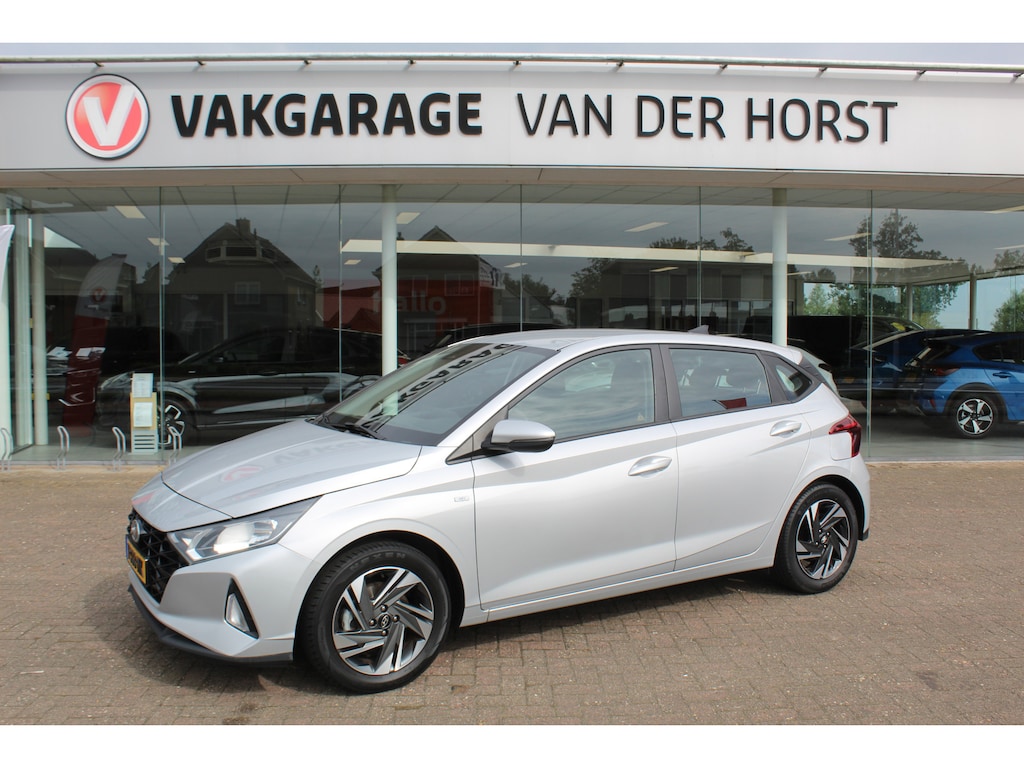 Hyundai i20 1.0-100pk T-GDI Comfort. Correct nette en subliem rijdende wagen ! Airco, navigatie, telefoonvoorb., cruise control, LM wielen, lane assist, metallic lak, digitaal dashboard, Apple carplay/Android auto, DAB radio etc.