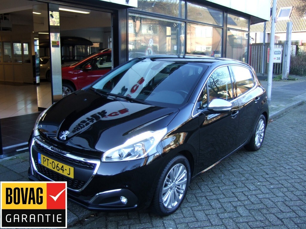 Peugeot 208 1.2 PURETECH BLUE LEASE EXECUTIVE