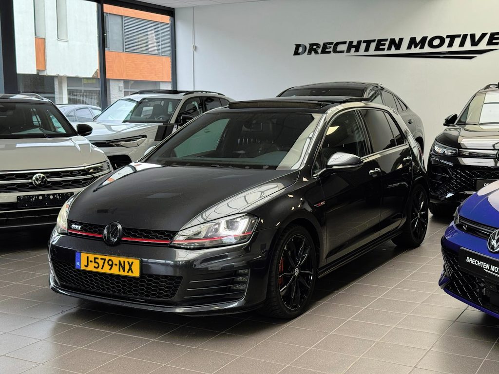 Volkswagen Golf 2.0 TSI GTI / pano / Keyless /