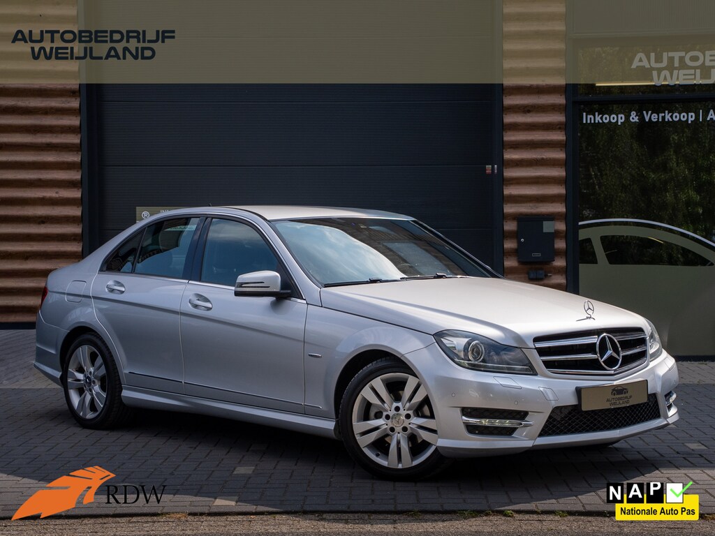 Mercedes-Benz C-klasse 180 Ambition Avantgarde AMG-line NIEUWSTAAT I AMG-line I Trekhaak I 1800kg I Leer I Navi I 17"' I NAP I Xenon I NL-auto I