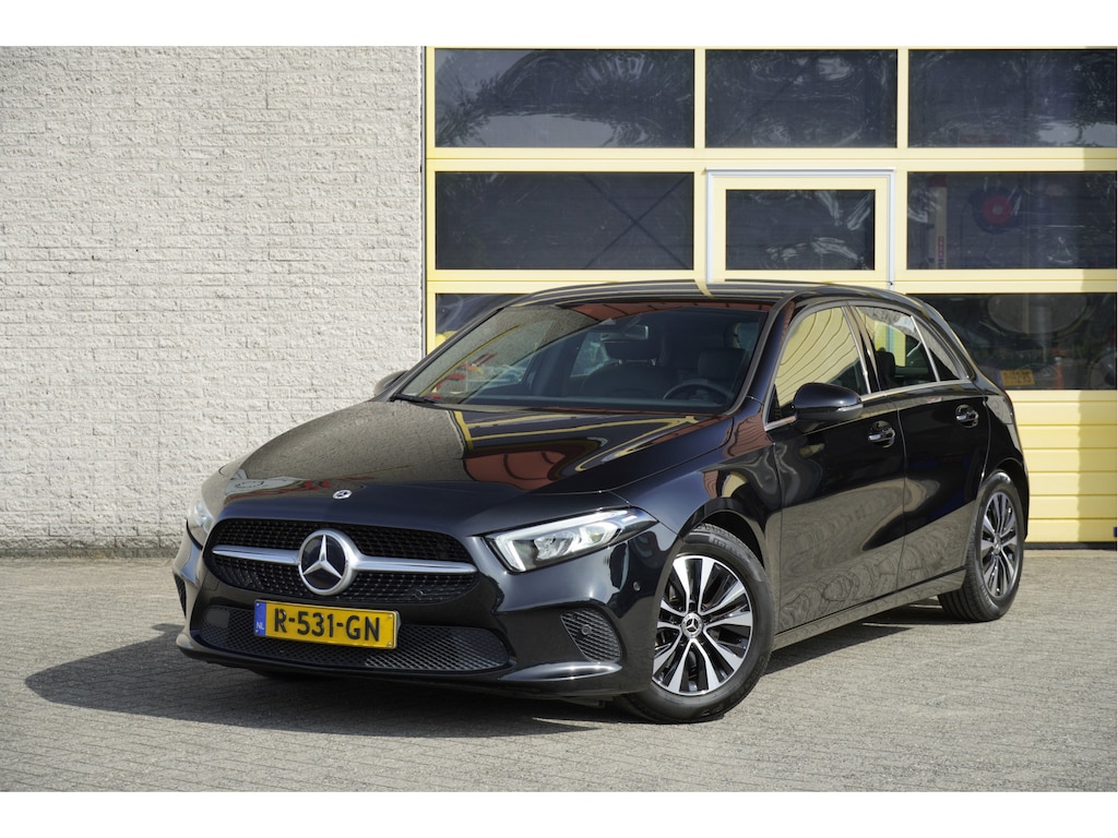 Mercedes-Benz A-klasse 180 Automaat! Business Line BJ2022 Lmv 16" | Led V+A | Pdc | Achteruitrijcamera | Navi | Virtual cockpit | Climate control | Cruise control | Verwarmde voorstoelen | Zwarte hemel | Getint glas