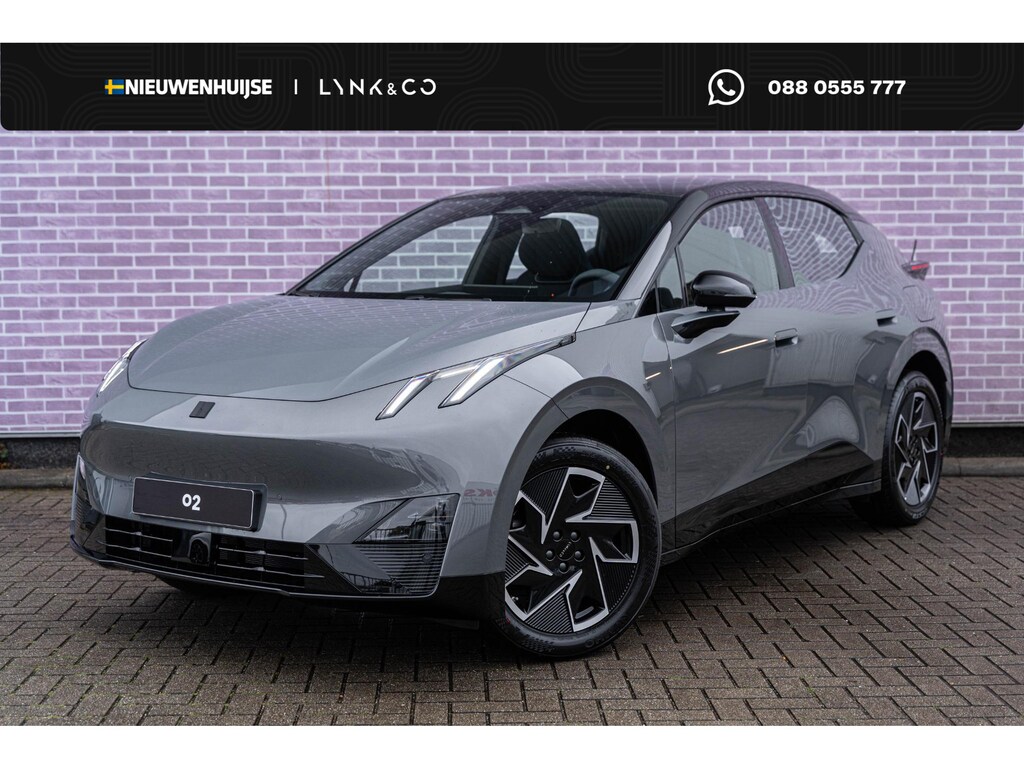 Lynk & Co 02 Core 66 kWh | Adaptive cruise control | Panoramadak | Led verlichting | Dodehoekassistent | achteruitrijcamera | stoelverwarming | Keyless go