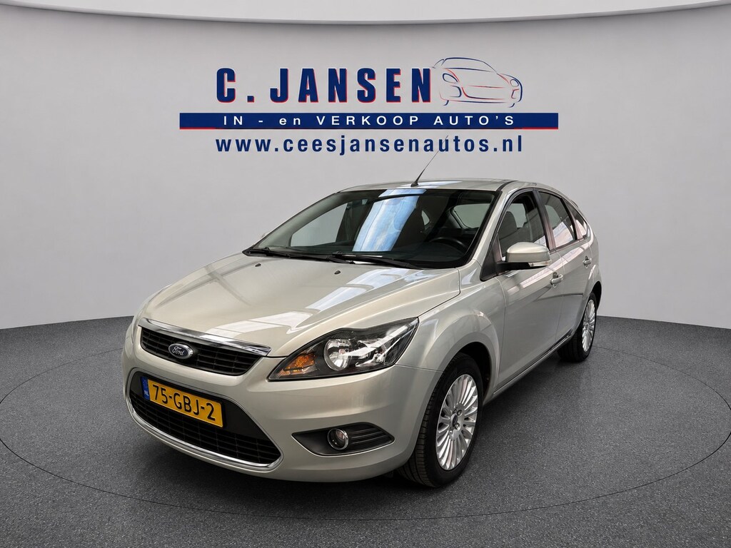 Ford Focus 1.6 Titanium Keurige auto. | Trekhaak! | Parkeersensor | Cruise control | | Lederen stuurwiel | Metaalkleur | Navigatiesysteem Achterspoiler