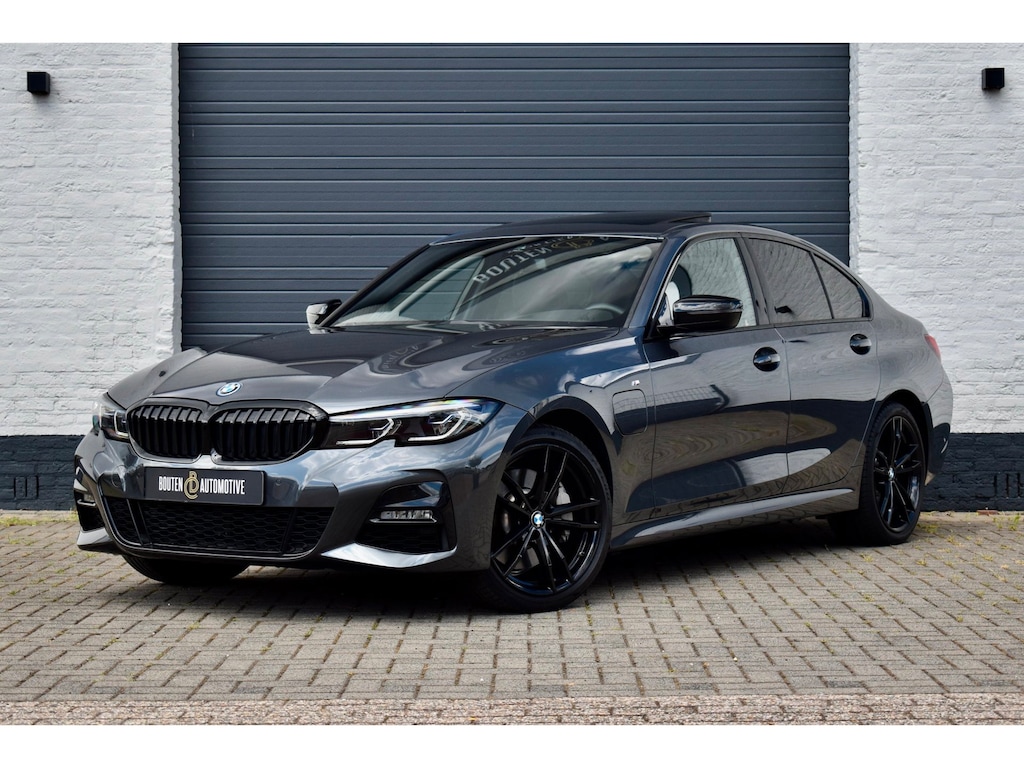 BMW 3-Serie 330e High Executive M-Sport | Pano | Laser | 19" | Leder |