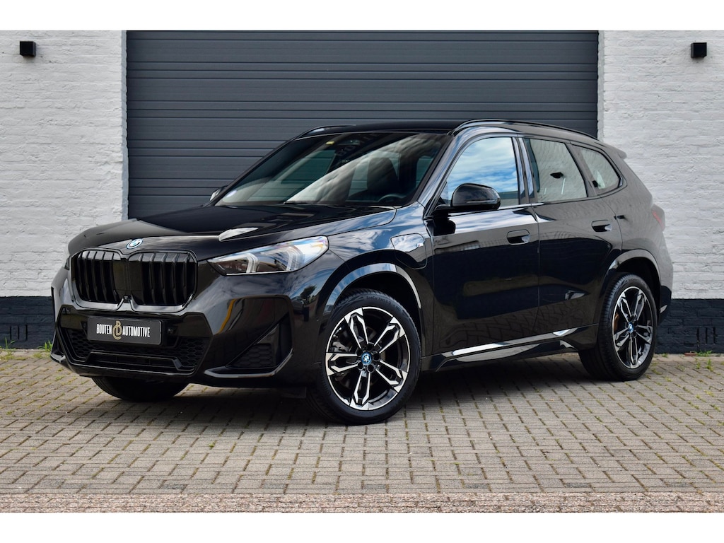 BMW X1 XDrive30e M-Sport | Leder | Head-Up | M-Stoelen | Trekhaak
