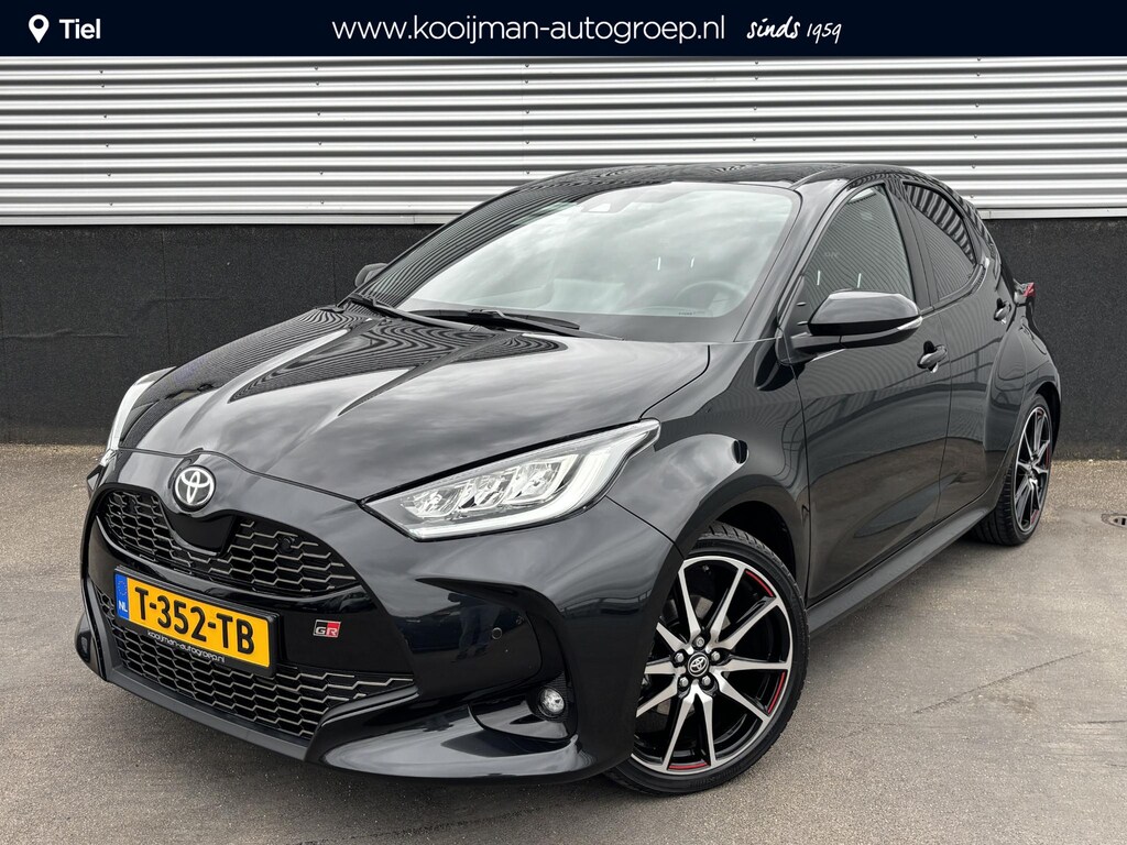 Toyota Yaris 1.5 Hybrid GR Sport Nieuw geleverd, 1e eign. Dodehoekdetectie, Stoelverwarming, PDC, LED, Smart Key, LMV