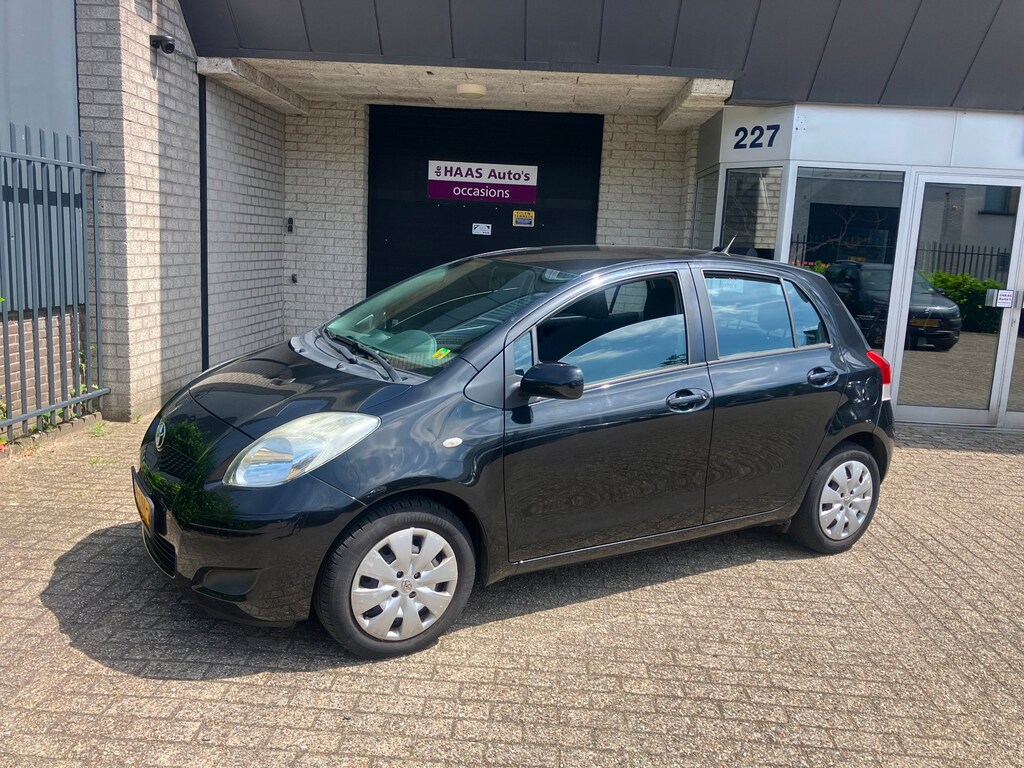 Toyota Yaris 1.3 VVTi Aspiration / AIRCO / 5 DEUREN / NAVI / APK MAART 2027