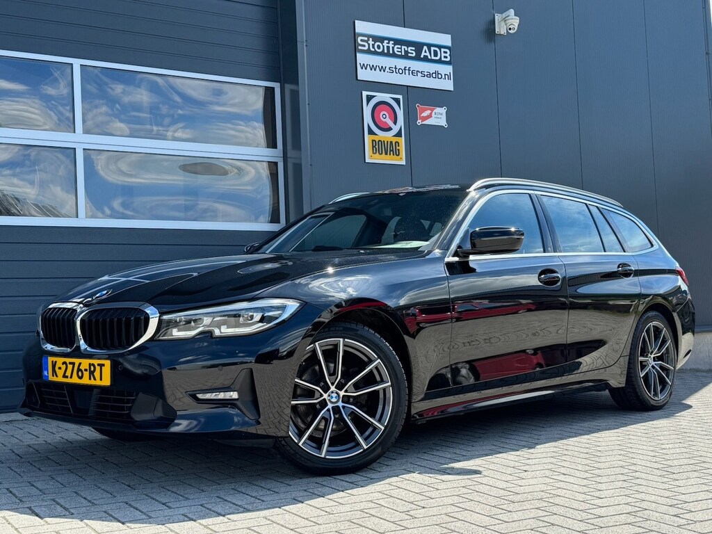 BMW 3-Serie Touring 318d High Executive | Navi Prof | HK Audio | 18 inch | Leder | LED | Stoelverw. | CarPlay | 3-zone Clima | PDC