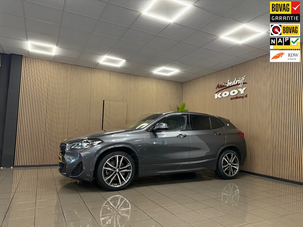 BMW X2 SDrive20i High Executive M-Sport * Automaat / Leder / HUD / 19" LM Velgen / Camera / NL Auto *