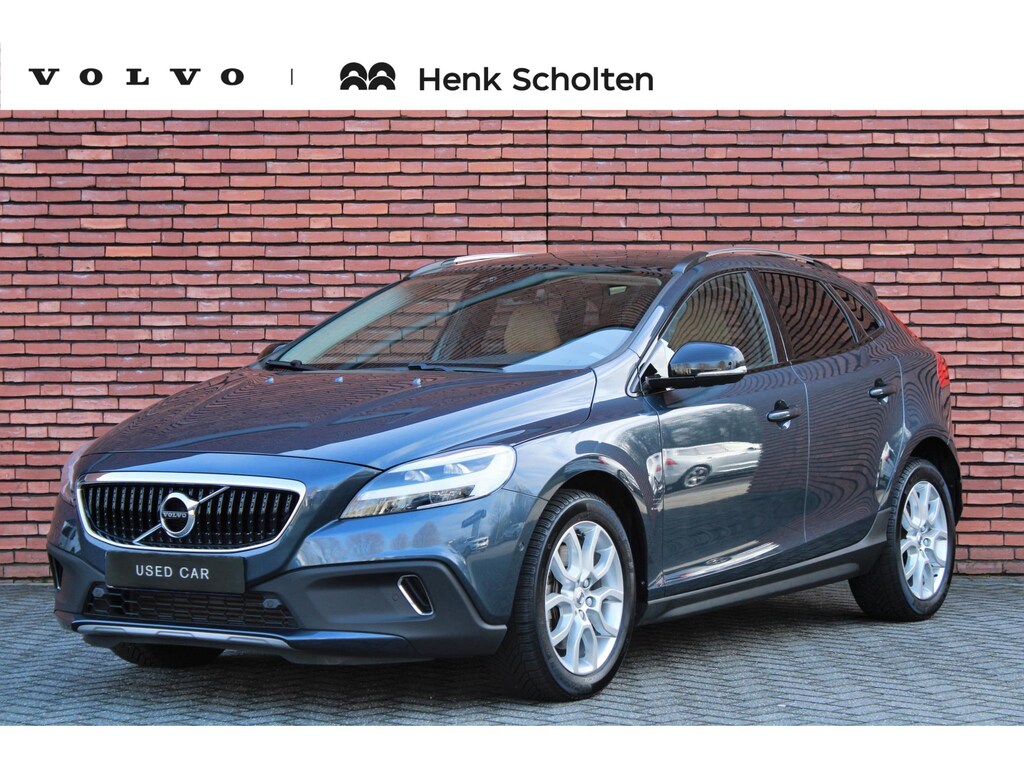 Volvo V40 Cross Country T3 Polar+ Luxury | Trekhaak | Panoramadak | Cruise Control | Navigatie | Bluetooth Telefonie & Multimedia | Verwarmbare Voorstoelen | Harman Kardon | Extra Getint Glas