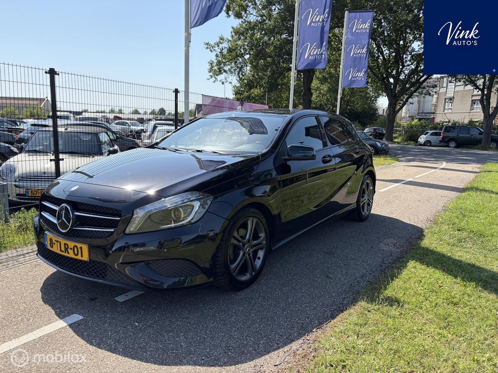 Mercedes-Benz A-klasse 180 Edition |Navigatie | LM Sportvelgen | Climate & Cruise Control | Privacy glass