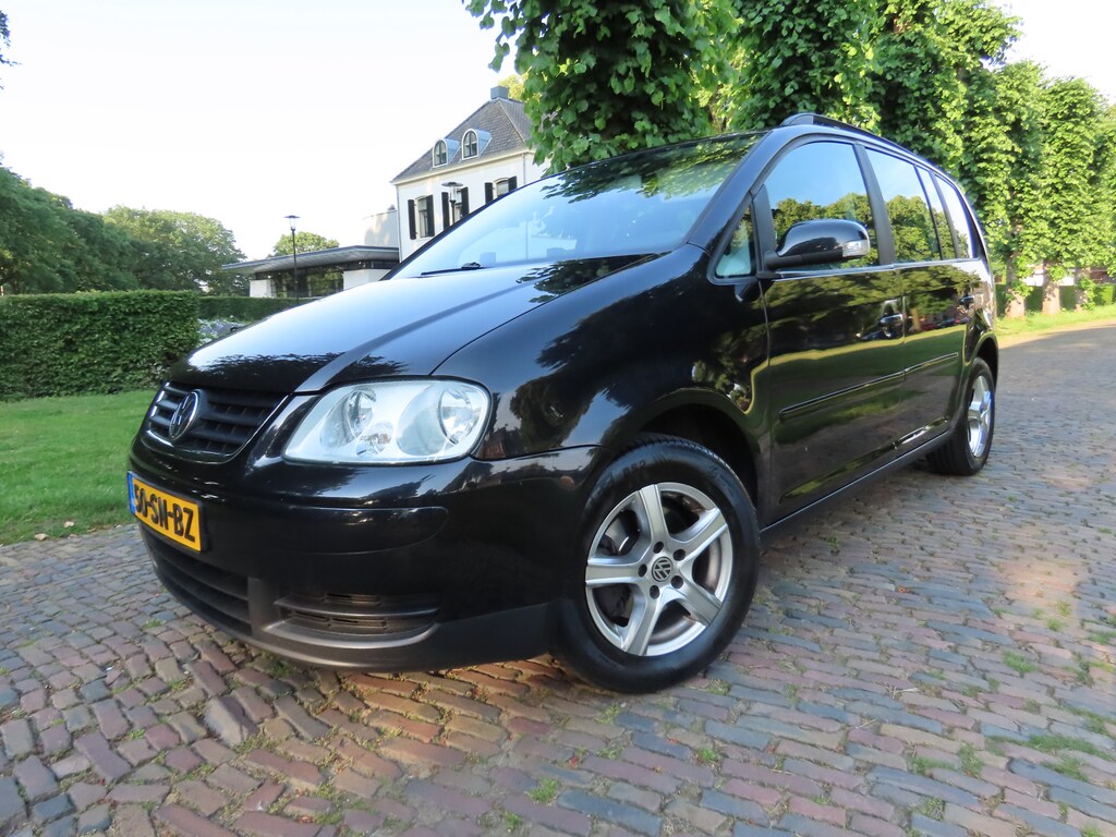 Volkswagen Touran 1.6-16V FSI Business Ecc Cruisecontrol Isofix Lm Velgen Trekhaak