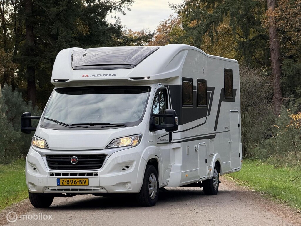 Adria Mobil Matrix MATRIX 670DL HEFBED+ENKELE BEDDEN