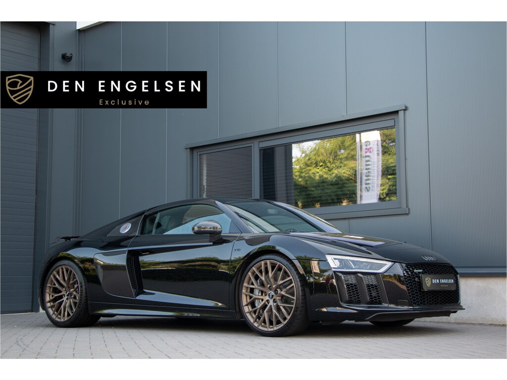 Audi R8 5.2 FSI Quattro Plus 610PK | Ceramic Brakes | B&O | Carbon | Camera | Sportuitlaat | Drive Select | Alcantara | 20" | Stoelverwarming | Virtual Cockpit | Valcona Stiksel | Magnetic Ride | Dealer OH. | N.P €282.542.-