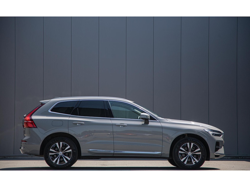Volvo XC60 T6 Plug-In Hybrid AWD Core Bright Panorama|Keyless|Google|