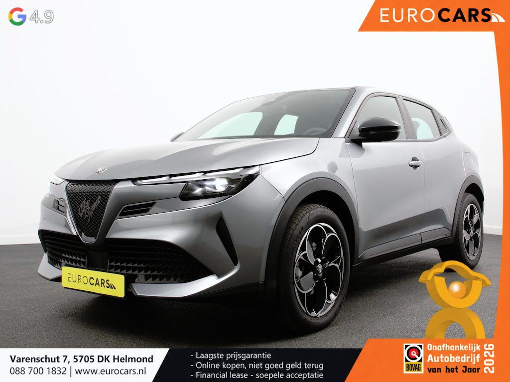 Alfa Romeo Junior Elettrica Automaat 156PK Adaptieve Cruise Control LMV 18 inch Full Led Matrix Parkeer sensoren Navigatie Apple Carplay / Android auto  Climate Control