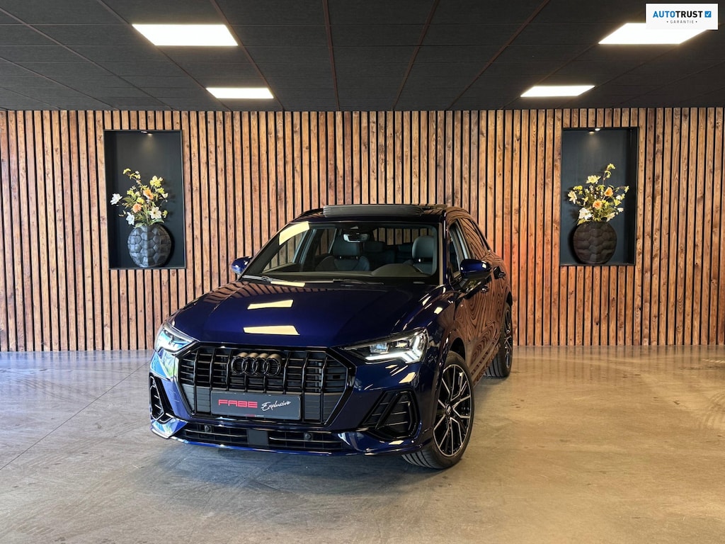 Audi Q3 35 TFSI S Edition / 3x S-Line / Pano / Stuurverwarming / Trekhaak / Camera / Sfeerverlichting / Matrix / Keyless / Virtual