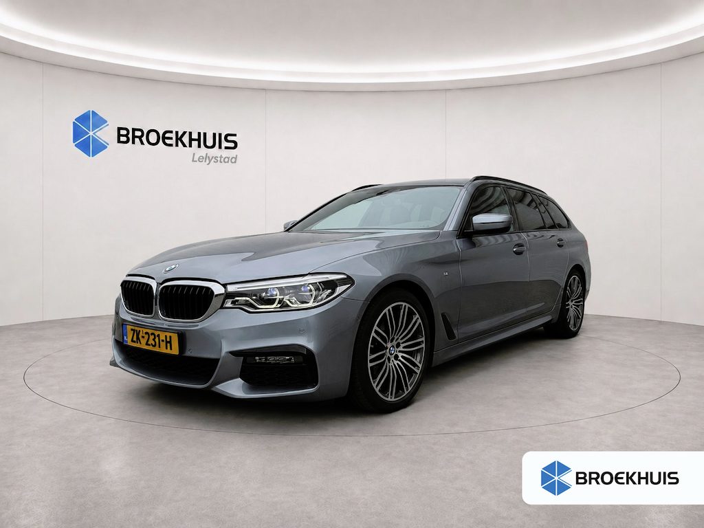 BMW 5-Serie Touring 520i 184PK HIGH EXECUTIVE M-SPORT AUTOMAAT / NAVI / LEDER / LASER-LED / CLIMA / PDC / 19" LMV / KEYLESS / PANO. DAK / WINTERPAKKET /  CRUISECONTROL !!