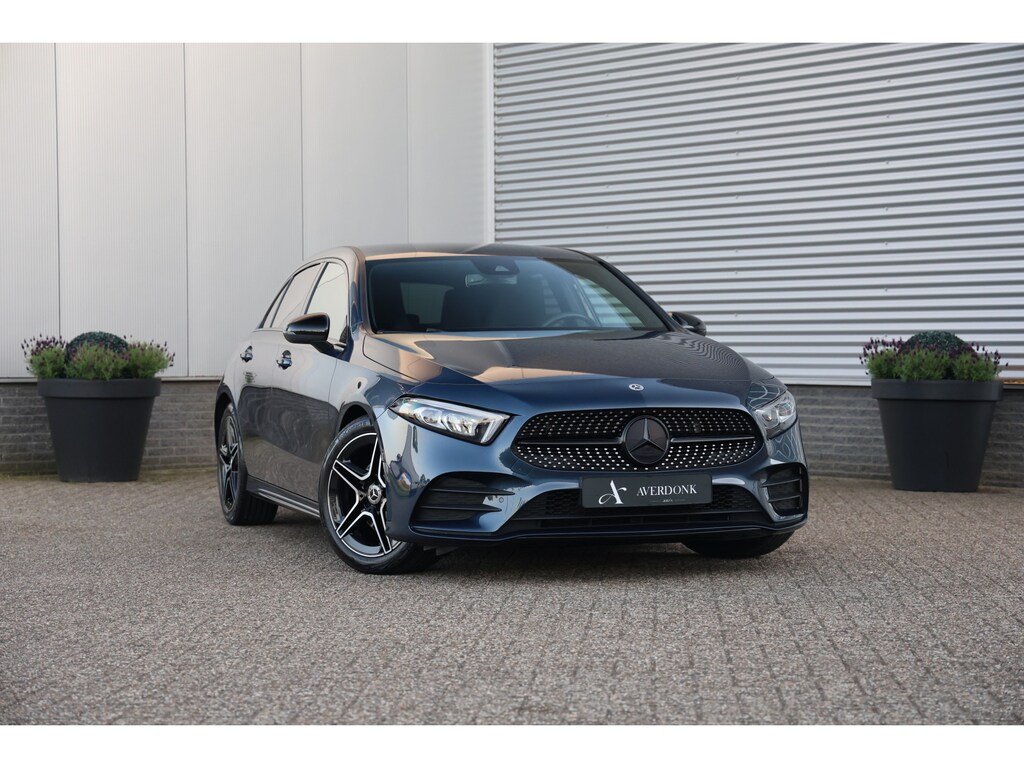 Mercedes-Benz A-klasse 180 AMG Night Edition NAP|Sfeerverl|Widescreen|Cam