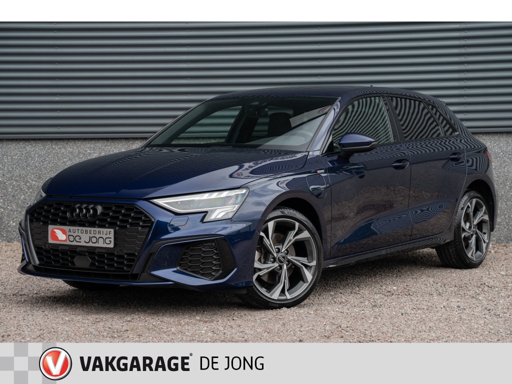 Audi A3 Sportback 40 TFSIe 2X S-Line | RS-Stoelen | Trekhaak | Camera | Black Opti
