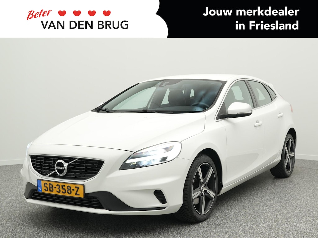 Volvo V40 2.0 T4 190 PK Business Sport | LED | Climate Control | Navigatie | Cruise Control | Bluetooth | Stoelverwarming | Elektrisch Inklapbare Spiegels | 18" |