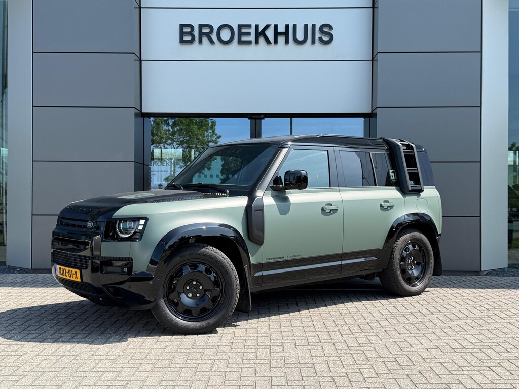 Land Rover Defender 110 P300e Trophy Edition Keswick Green | El. trekhaak | Koelbox | Koel/verwarmbare voorstoelen | Pano | Unieke Trophy Edition