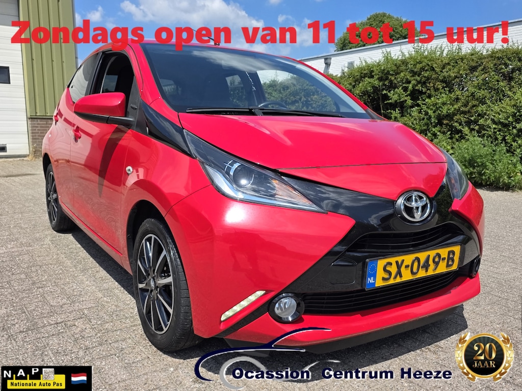 Toyota Aygo 1.0 VVT-i x-Joy! 1e Eig! Camera! Clima! Half Leder! SUMMER SALE!