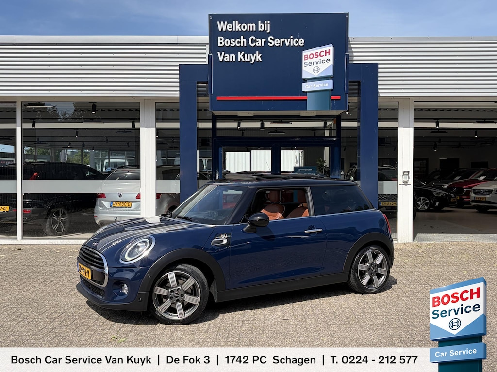 MINI Cooper 3-Deurs 1.5 60 Years Edition / Automaat / NL-Auto / Open-Panodak / Head-Up Display / Vol-Leder / Stoelverwarming / Cruise-Control / Apple-Carplay & Android-Auto / Draadloze-Telefoonlader / Climate-Control / Keyless / LED / PDC V+A / 17'' LMV / ENZ.