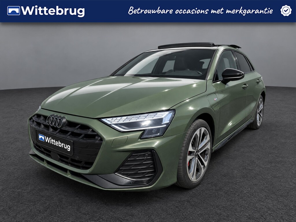 Audi A3 Sportback 45 TFSI e 272pk S edition Competition Automaat Panoramadak / Parking Plus / 18"LM velgen / Competition / LED / Navigatie HAL