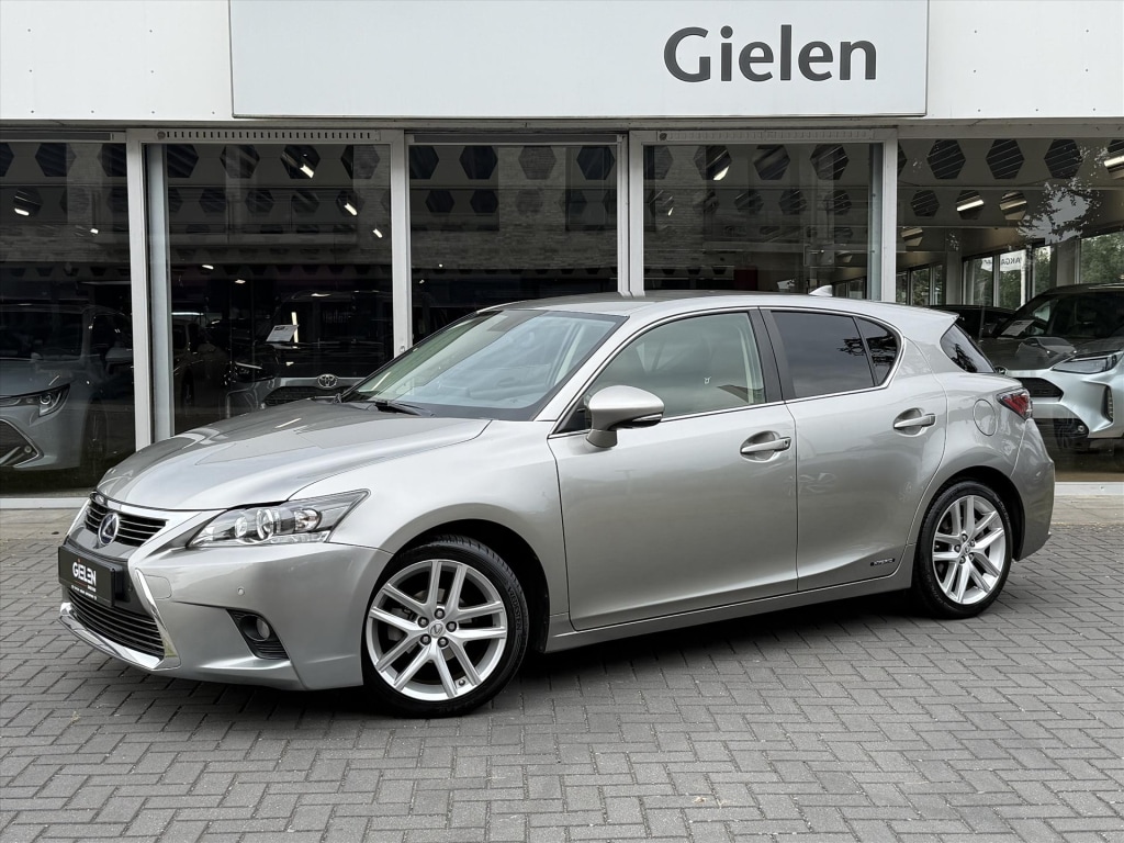 Lexus CT 200h Executive | Leer, Trekhaak, 17 inch, Navigatie, Parkeersensoren, Camera, Licht + Regensensor
