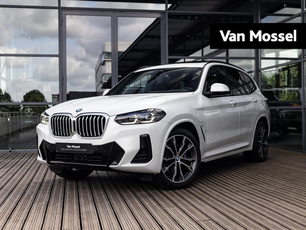 BMW X3 xDrive30e High Executive | M-SPORT | 20 INCH M-SPORT | PANORAMA/SCHUIF-KANTELDAK | ADAPTIVE CRUISE CONTROL | HARMAN KARDON | STOELMEMORY | KEYLESS | HEAD-UP | MINRALWEISS METALLIC |