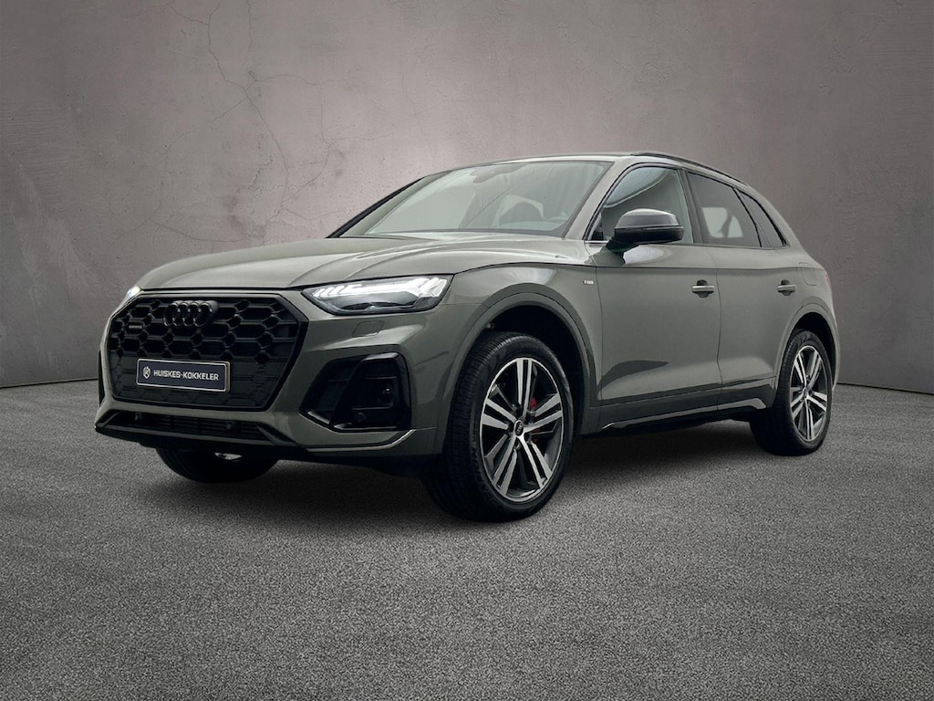 Audi Q5 50 TFSI e 300 PK quattro S edition Competition | 20-Inch | Zwart-Optiek | Tour-Pack | Matrix | Sportplus-Stoel | Elek.verstl-Stoelen | Ambient-Light | Privacy-Glas |